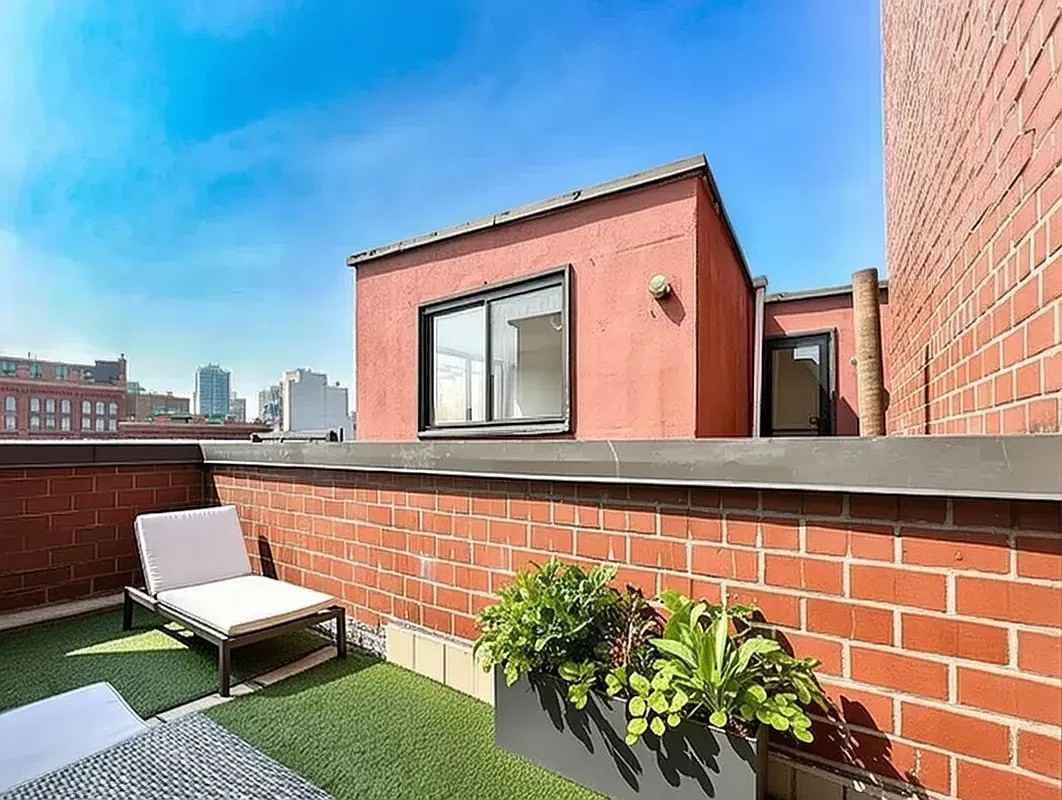 259 Elizabeth St #7B - Photo 2 of 8