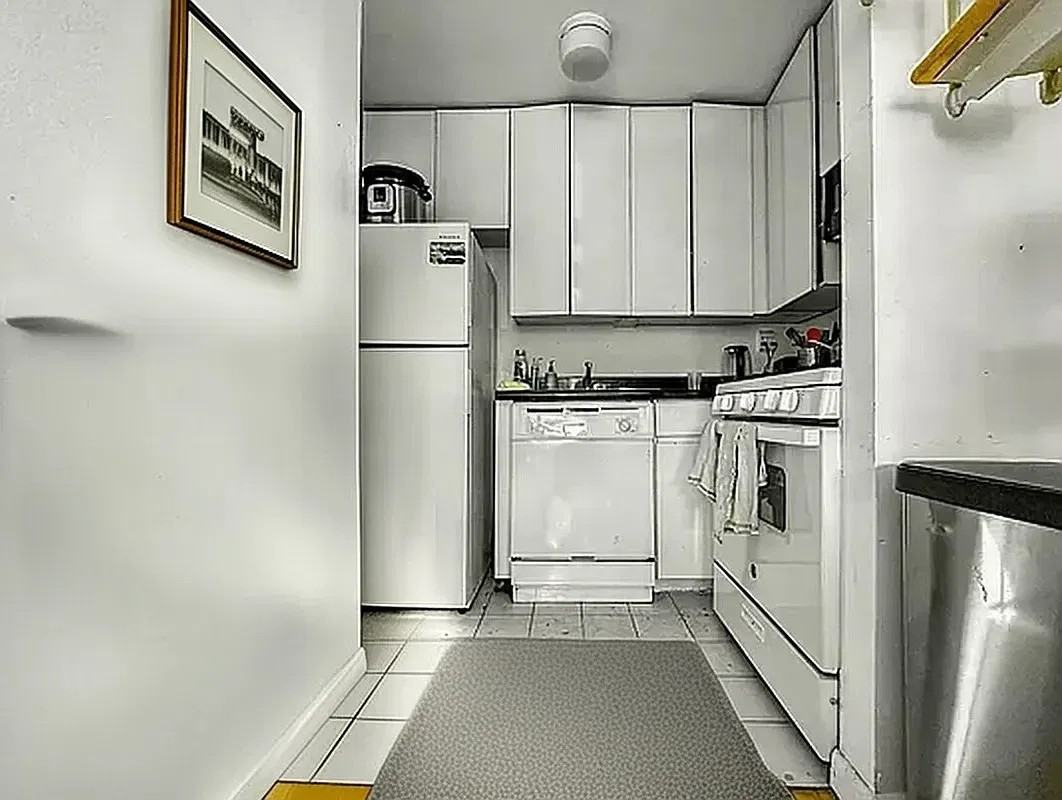 259 Elizabeth St #7B - Photo 4 of 8