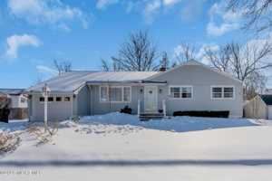 featured image of 7 Klein St