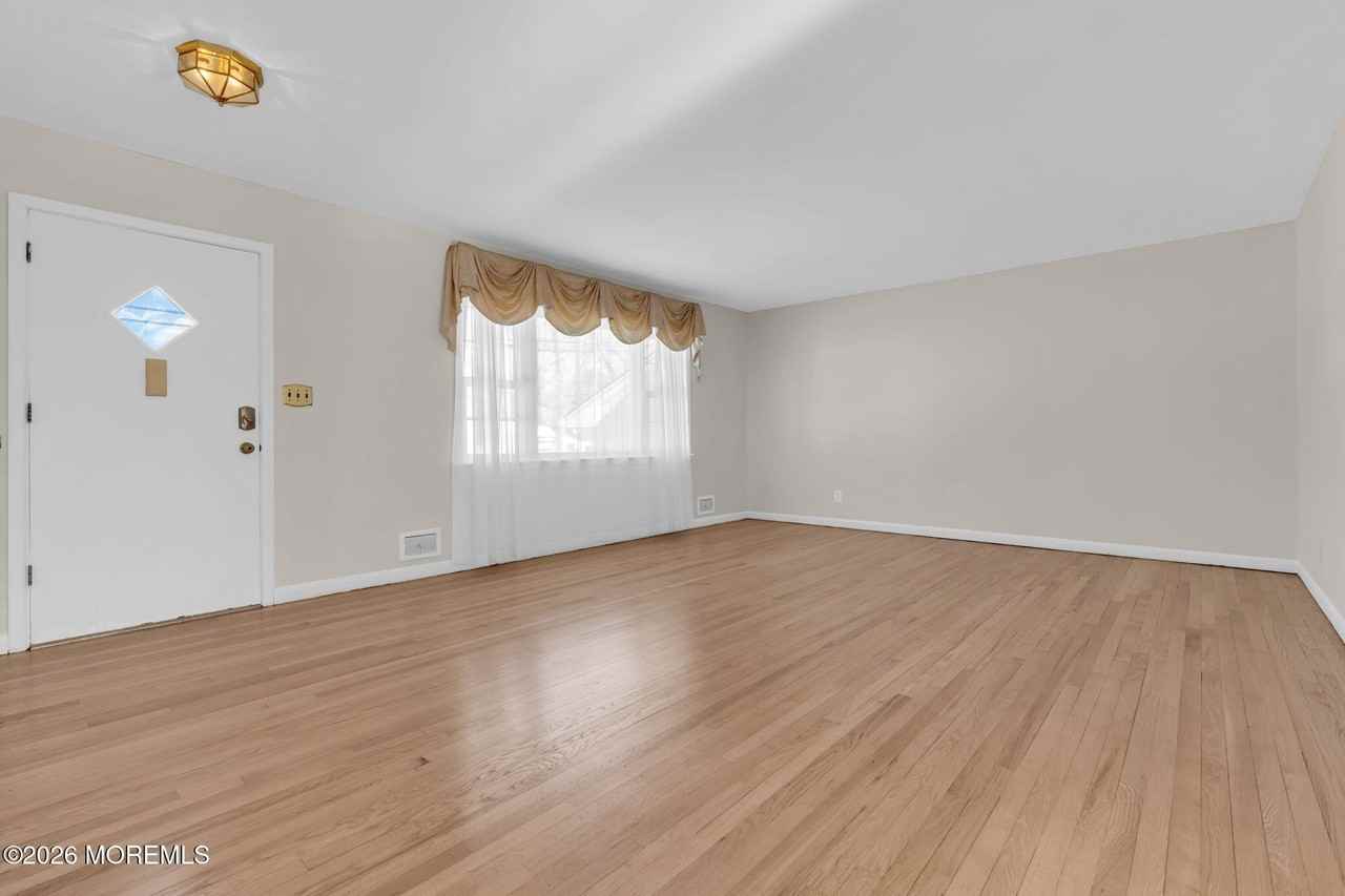 7 Klein St - Photo 2 of 25