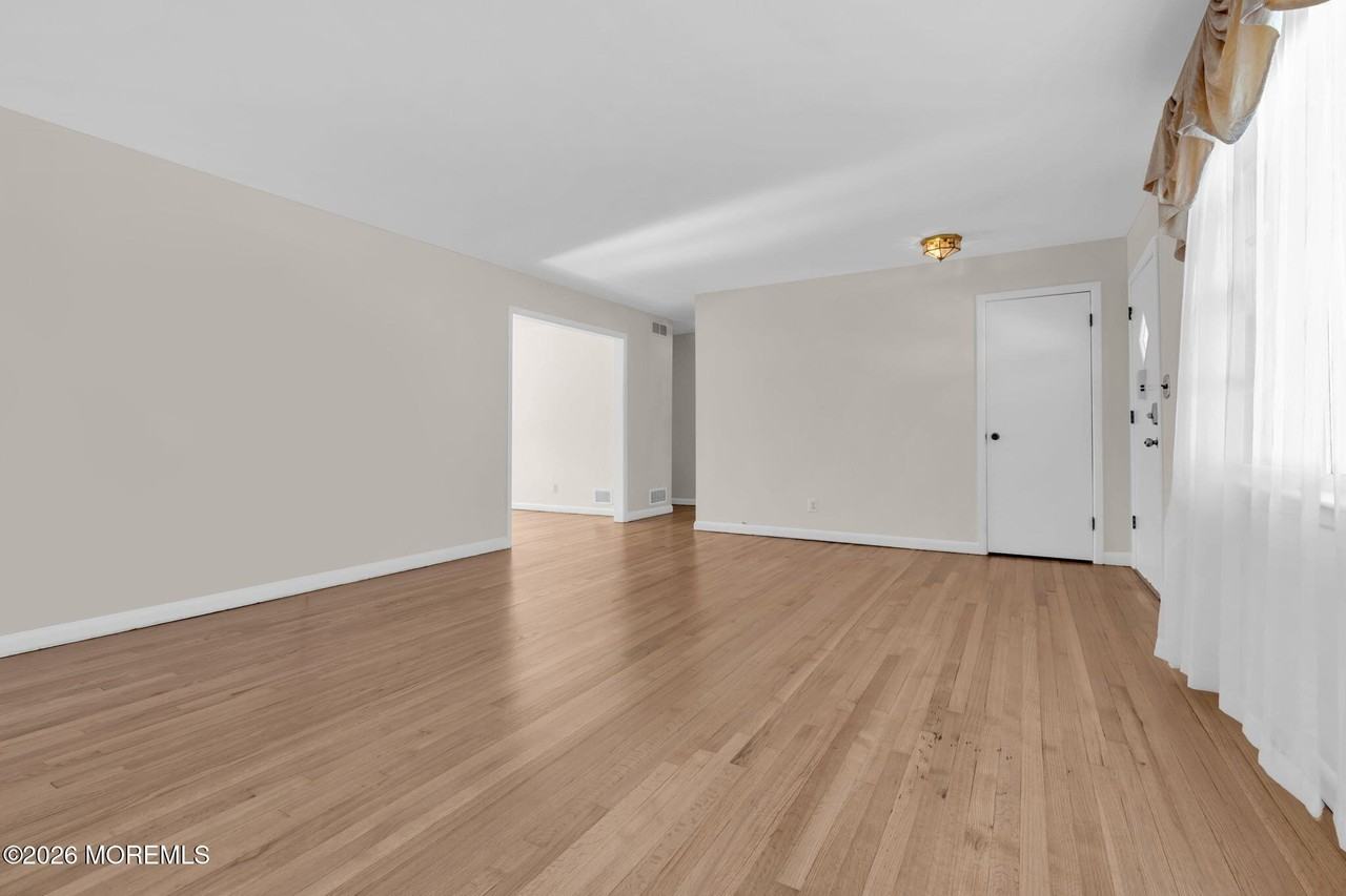 7 Klein St - Photo 4 of 25