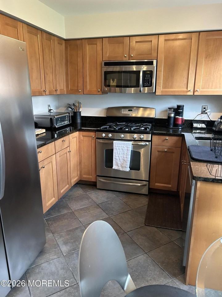 165 Jefferson Dr - Photo 4 of 14