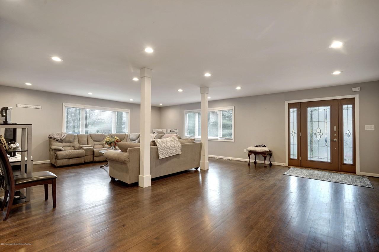 181 Larchwood Ave - Photo 4 of 23