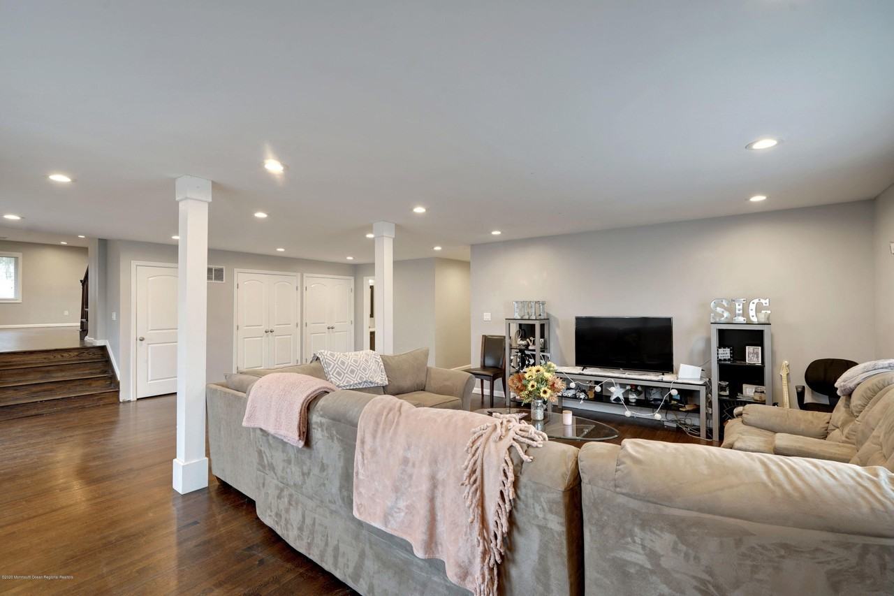 181 Larchwood Ave - Photo 5 of 23