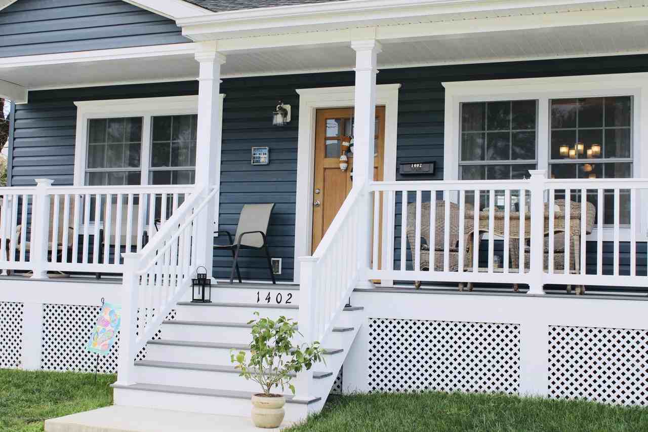 1402 C St - Photo 2 of 25