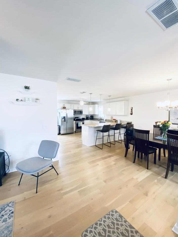 1402 C St - Photo 4 of 25