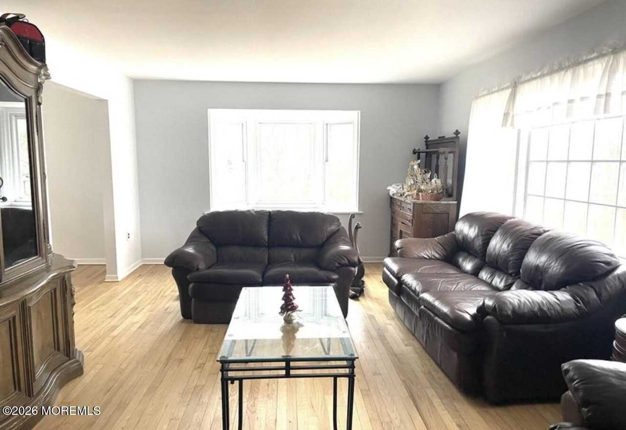 33 Parker Rd - Photo 3 of 14