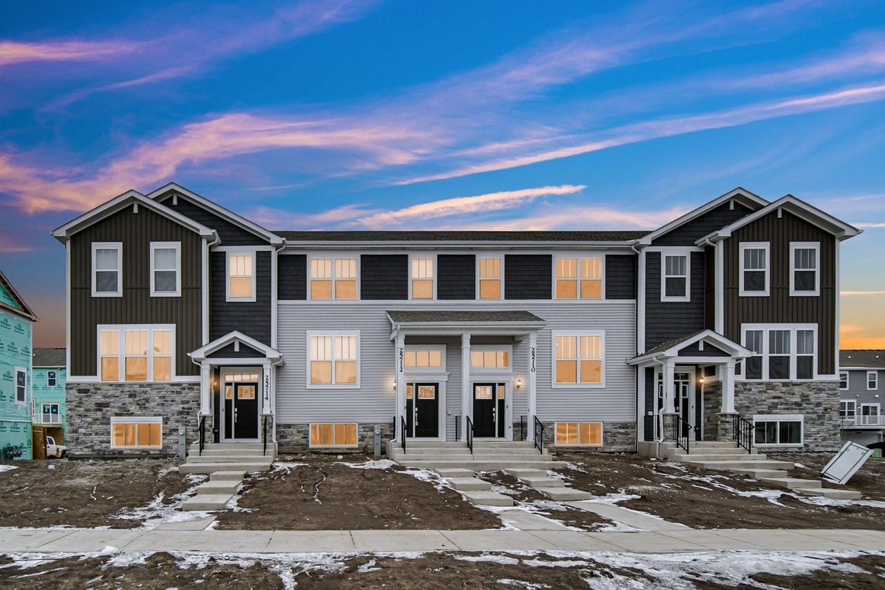 25712 W Yorkshire Dr - Photo 2 of 24