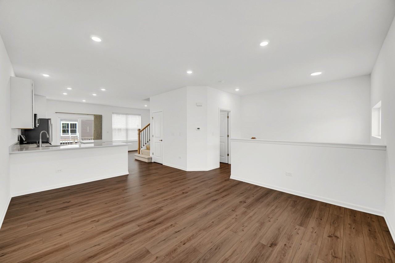 25712 W Yorkshire Dr - Photo 4 of 24