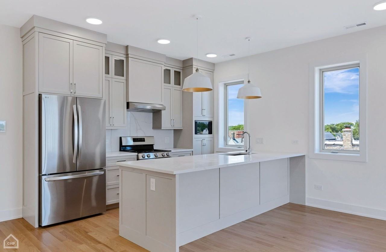 3545 W Belmont Ave Unit 4 #4 - Photo 3 of 16