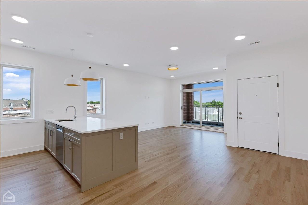 3545 W Belmont Ave Unit 4 #4 - Photo 4 of 16