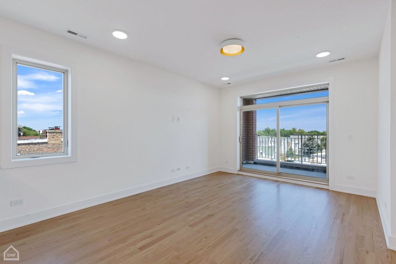 3545 W Belmont Ave Unit 4 #4 - Photo 5 of 16