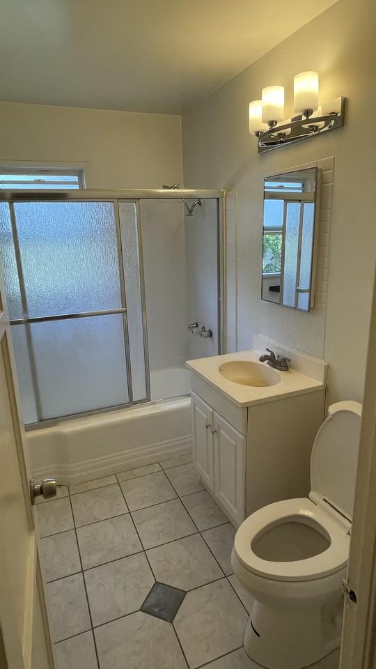 Villa Nova Pasadena - Photo 7 of 50