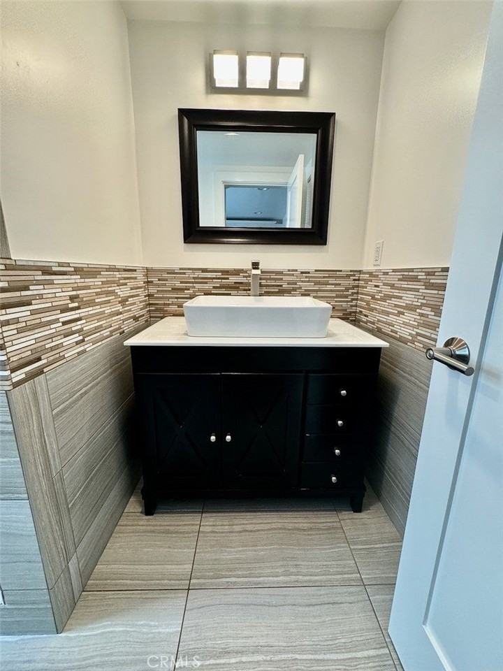 270 Pearl St - Photo 3 of 15