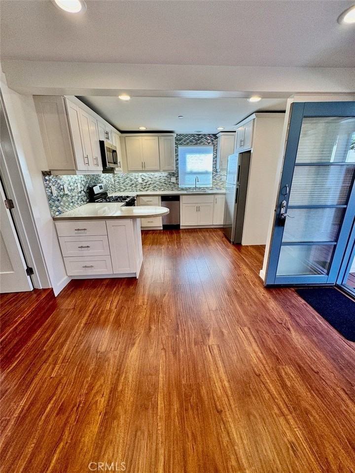 270 Pearl St - Photo 6 of 15