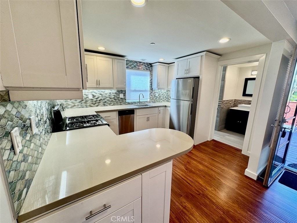 270 Pearl St - Photo 7 of 15