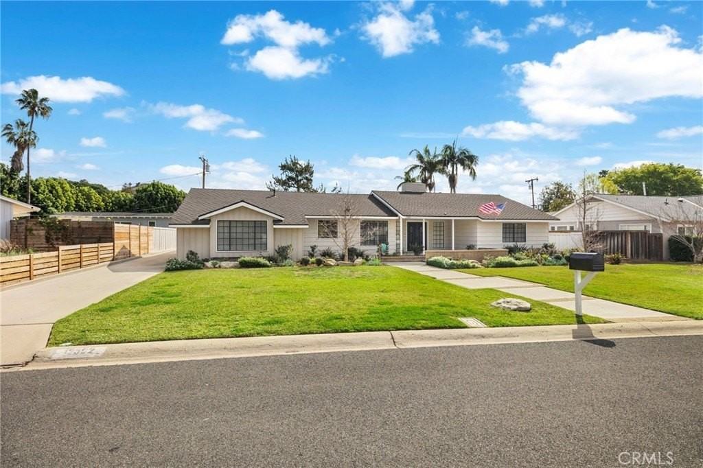 12392 Country Ln - Photo 2 of 31