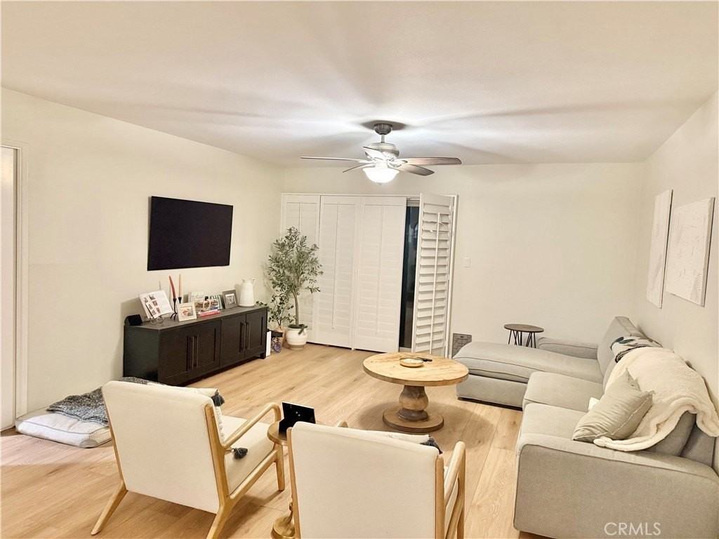 1009 Martina Ct - Photo 5 of 27