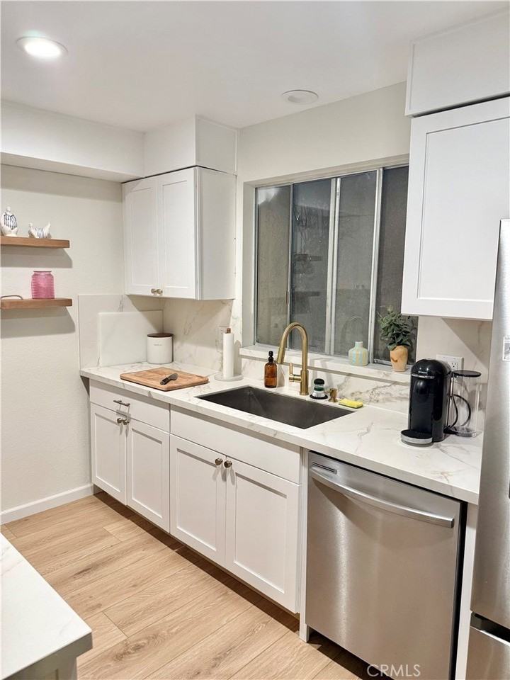 1009 Martina Ct - Photo 7 of 27