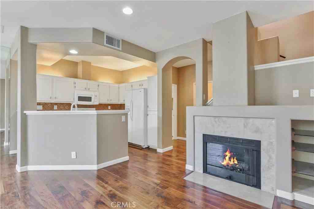 1069 S Positano Ave - Photo 4 of 28