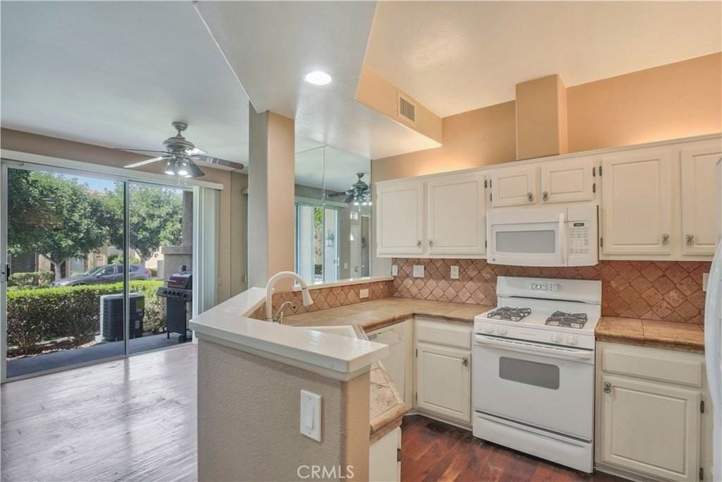 1069 S Positano Ave - Photo 6 of 28