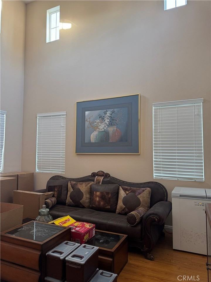 14045 Santa Barbara St - Photo 3 of 17