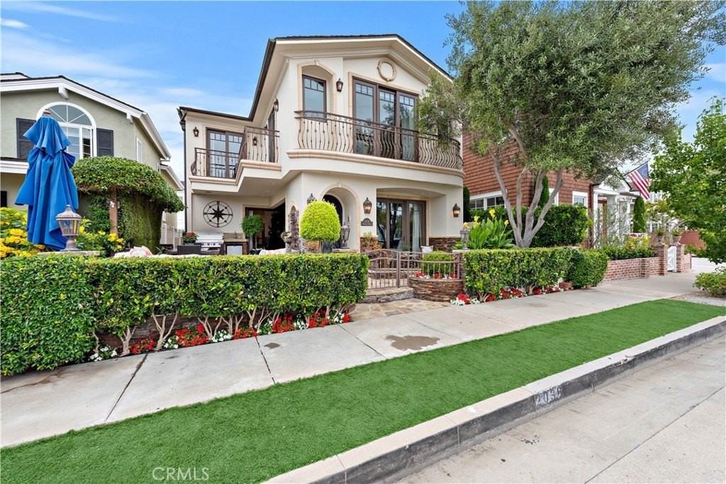 2038 Miramar Dr - Photo 4 of 41