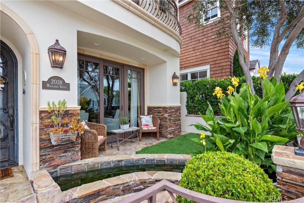 2038 Miramar Dr - Photo 6 of 41