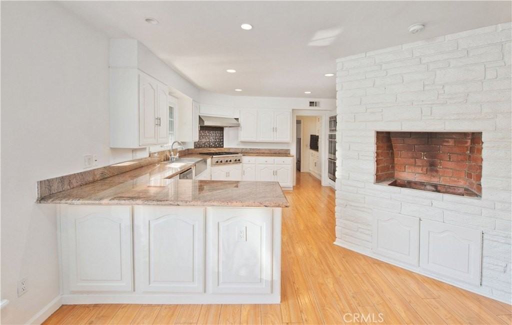 22537 Friar St - Photo 4 of 39