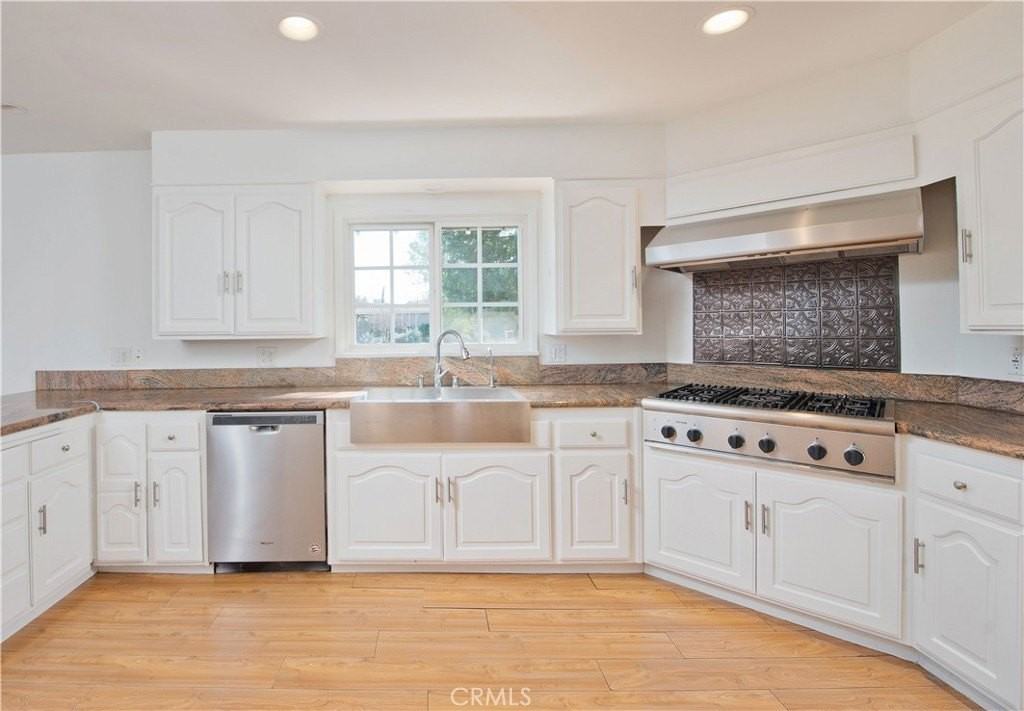 22537 Friar St - Photo 7 of 39