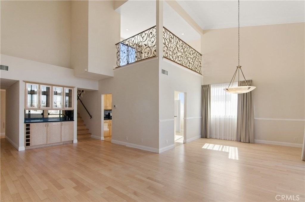 5310 Zelzah Ave - Photo 5 of 33