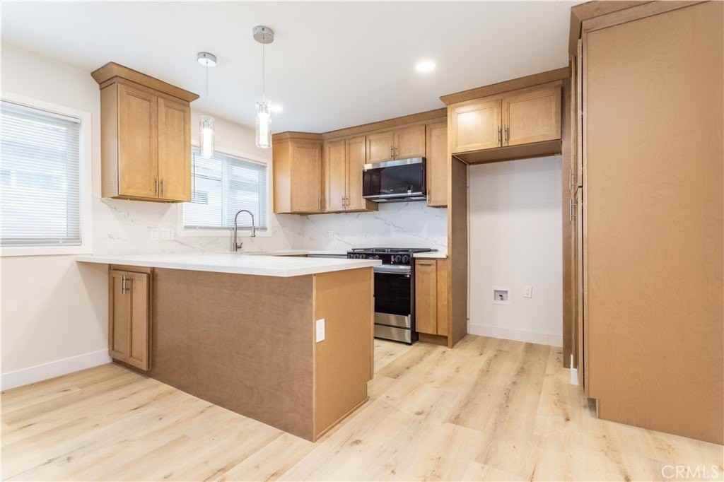 9320 Rhea Ave - Photo 4 of 16