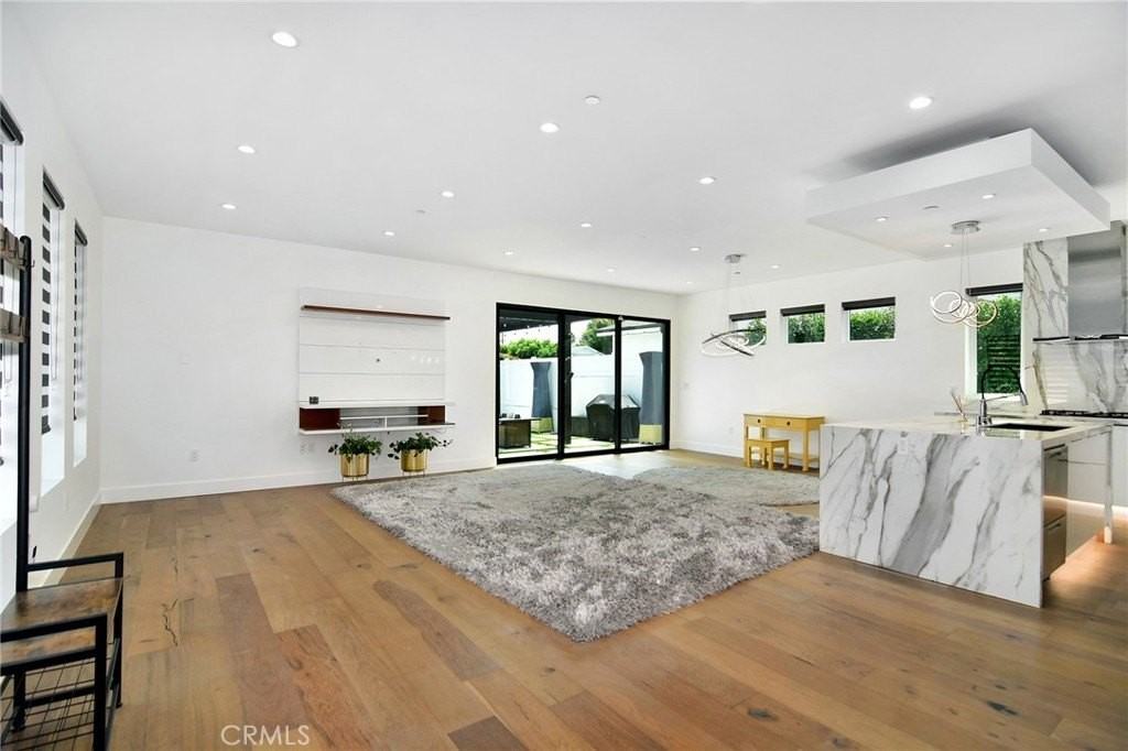 4829 Saloma Ave - Photo 5 of 24