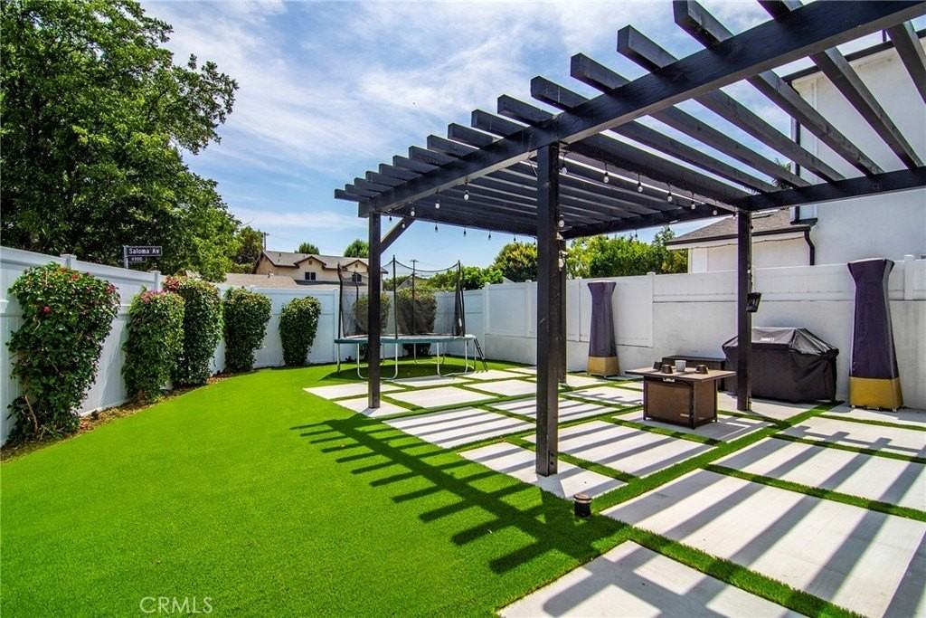 4829 Saloma Ave - Photo 6 of 24