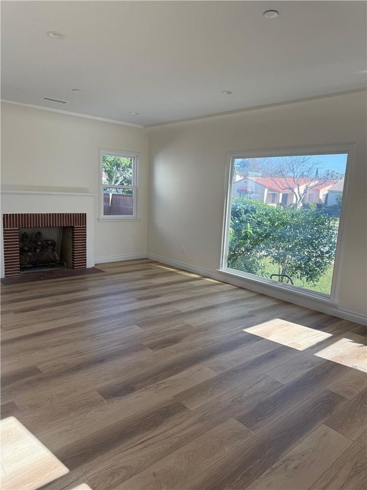 1133 S 2nd St - Photo 3 of 9