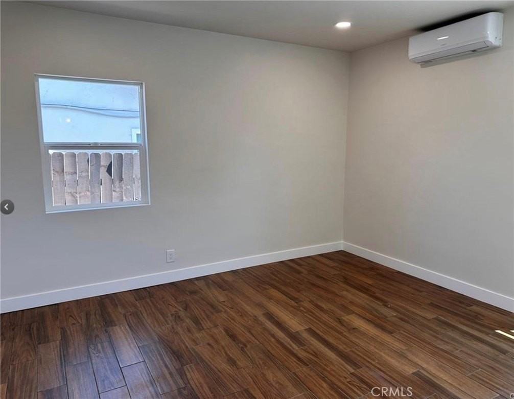 455 Pear St - Photo 4 of 8