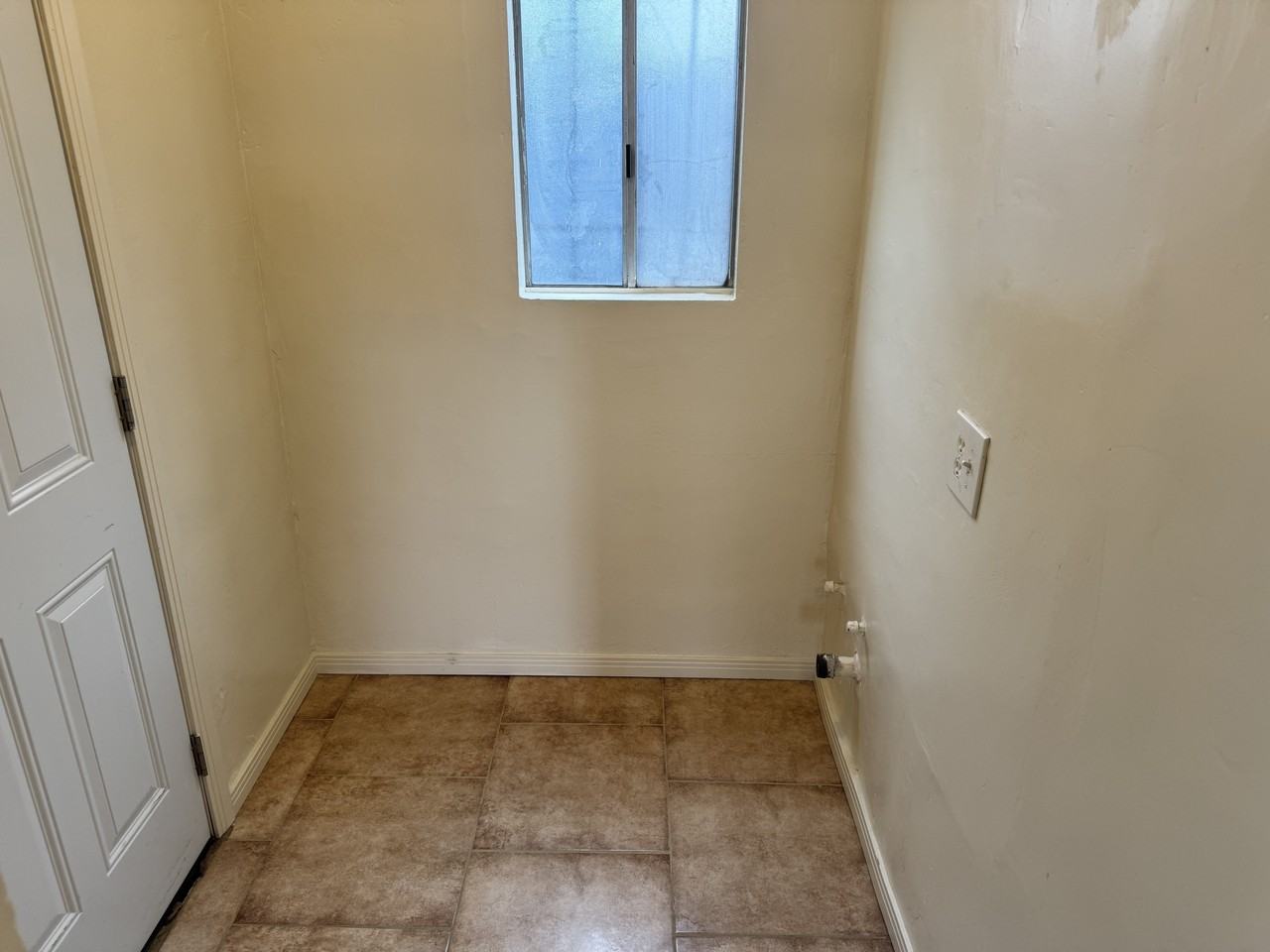 2128 West Florence Avenue - Photo 4 of 14