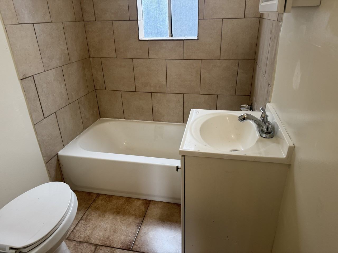 2128 West Florence Avenue - Photo 5 of 14