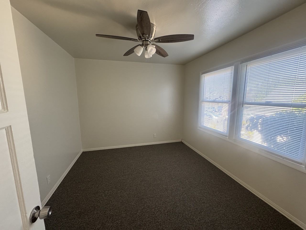 1136 Linden Avenue - Photo 5 of 6