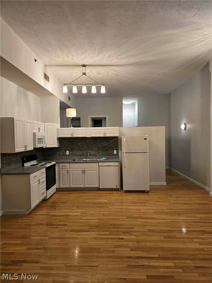 408 W Saint Clair Ave Apt 309 #309 - Photo 3 of 7