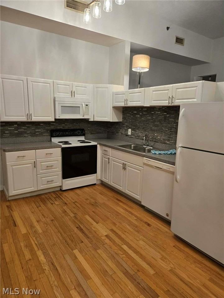 408 W Saint Clair Ave Apt 309 #309 - Photo 4 of 7
