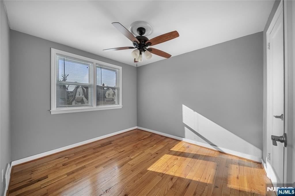 372 Lawton Ave - Photo 3 of 29