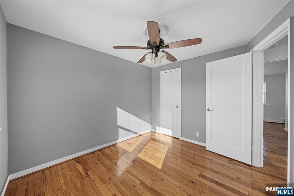 372 Lawton Ave - Photo 4 of 29