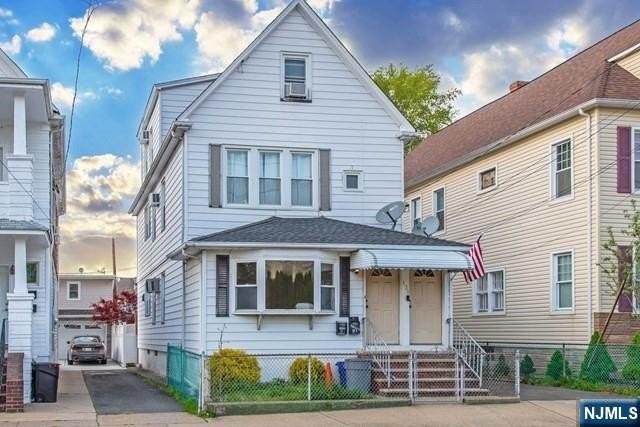 131 Banta Ave - Photo 2 of 20