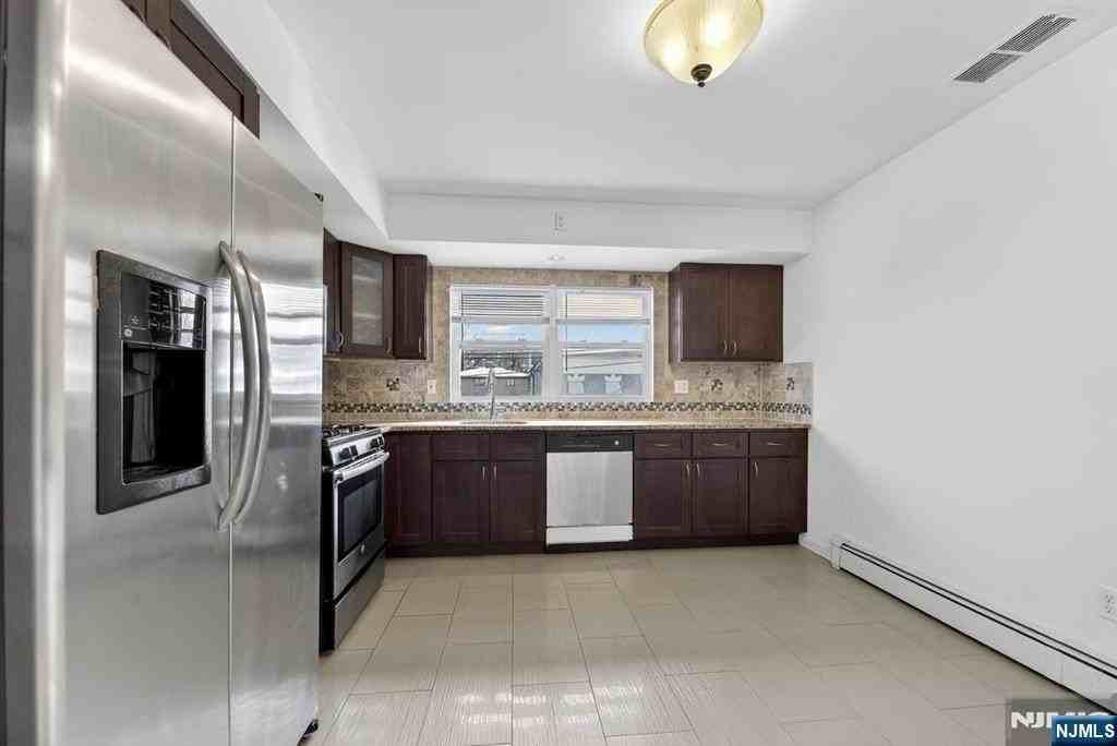 437 2nd St - Photo 6 of 26