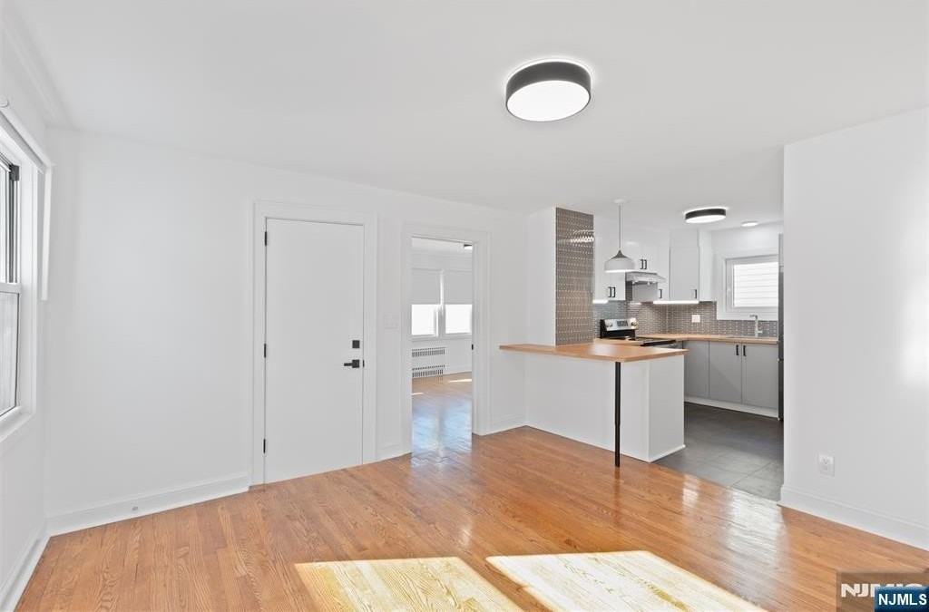 66 Wood St - Photo 3 of 17