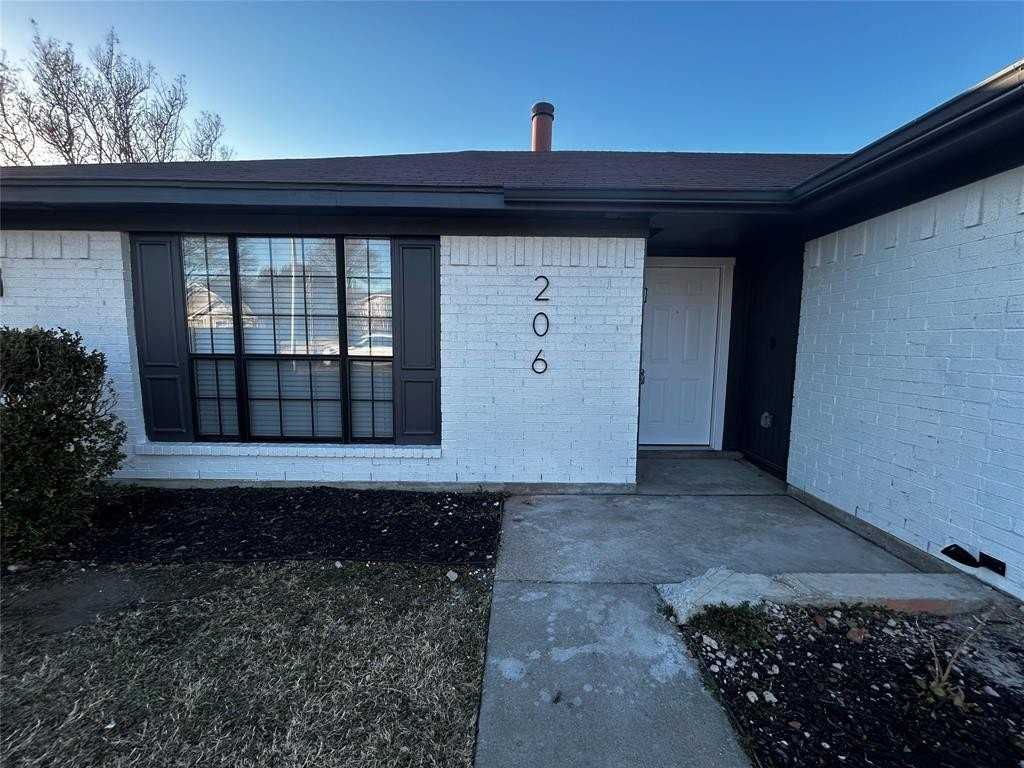 206 N Alder Dr - Photo 4 of 19