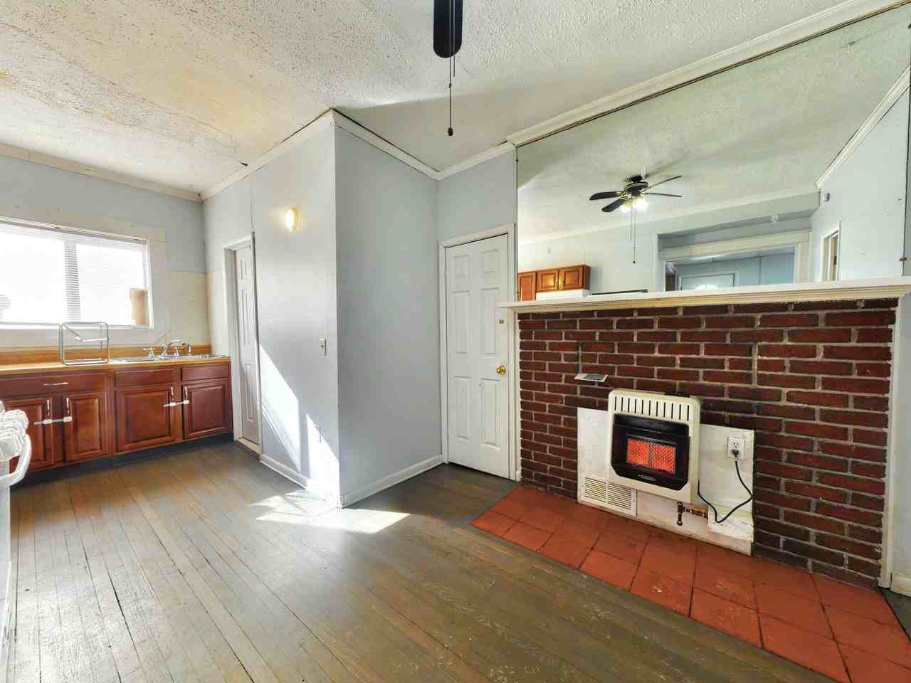 288 West Lawrence Street - Photo 3 of 9