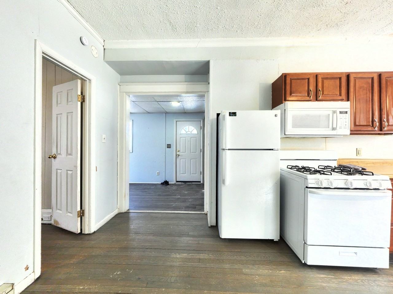 288 West Lawrence Street - Photo 4 of 9