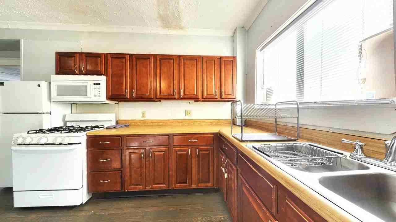 288 West Lawrence Street - Photo 5 of 9